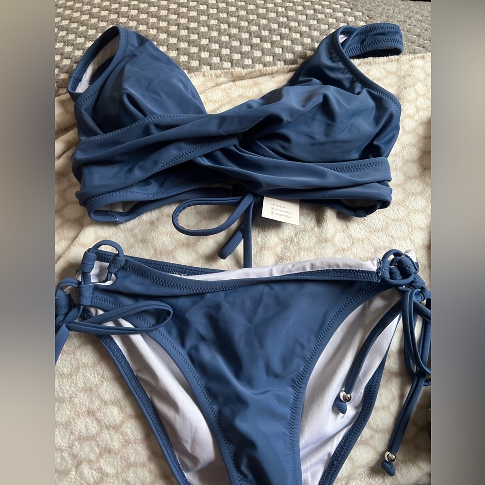 CUPSHE Women's Bikini Swimsuit Front Cross Lace Up Two Piece Bathing Suit